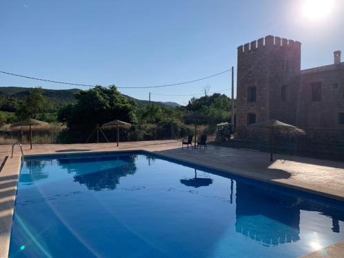 Castillo con piscina en plena Sierra Calderona