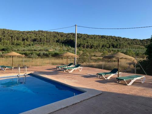 Castillo con piscina en plena Sierra Calderona