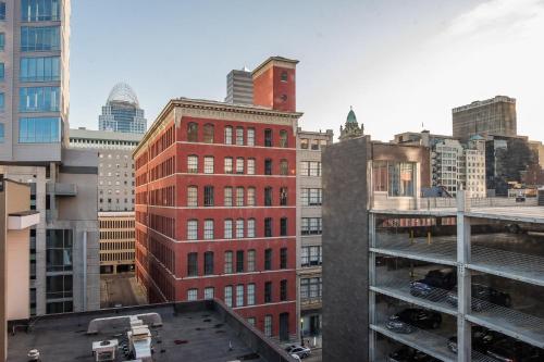 Frontdesk East 8 Loft Apts Downtown Cincinnati - image 6