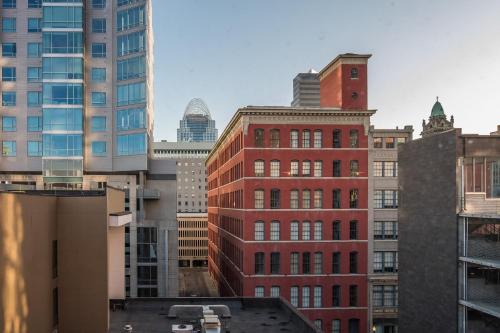 Frontdesk East 8 Loft Apts Downtown Cincinnati - image 9