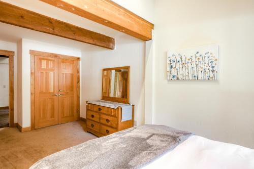 NorthShar Mountain Retreat - image 8