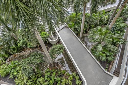 South Seas Island Breeze - image 8