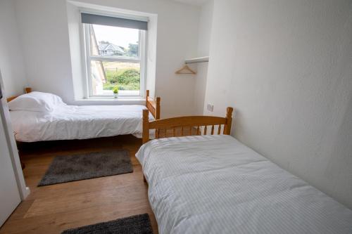 2 twin beds