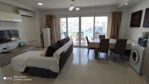Aquamarine Sea Front Apartments - Third Floor in Marsaskala