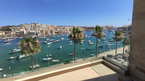 Erkély/terasz, Aquamarine Sea Front Apartments - Third Floor in Marsaskala