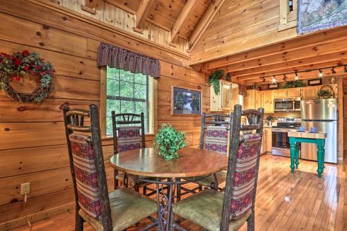 Gatlinburg Mountainside Escape with Outdoor Hot Tub! - image 10