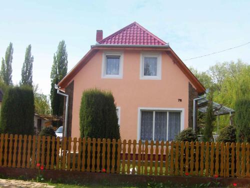 Apartment in Balatonmariafürdo 19196