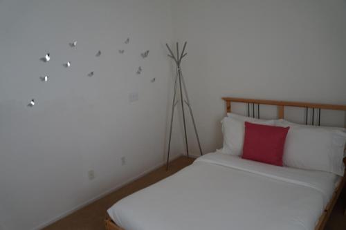 Mountain Breeze Condo with Patio & BBQ Grill - 30 Day Minimum condo - main image