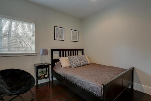 Surfs Up Spacious Hood River Home - 30 Day Minimum Stay home - image 14