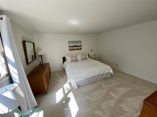 Hollinshead Haven Home with BBQ & Free Wifi - 30 days min home - image 12
