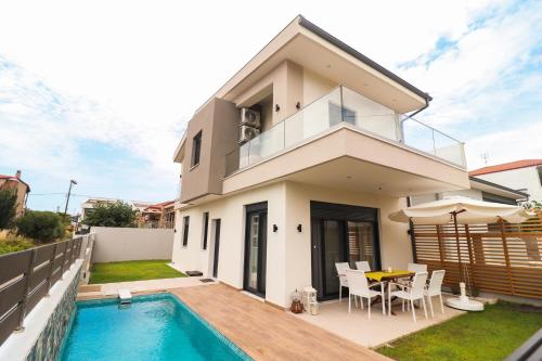 Luxurious, 3-bedroom Villa with private pool gîte à louer Gomáti