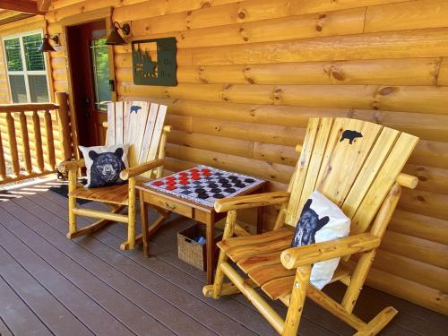 Cozy Bear Den cabin