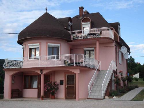  Apartments in Cserszegtomaj/Balaton 18292, Pension in Dobogómajor