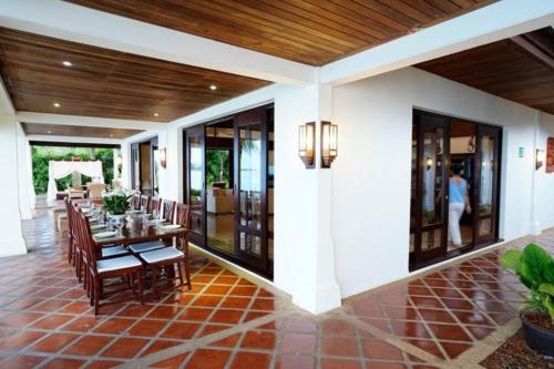 2 Bedroom Beachfront Villa Rose