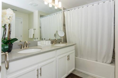 DISNEY DEAL Free Waterpark 4BR Private Pool- Storey Lake 4912WA - image 11