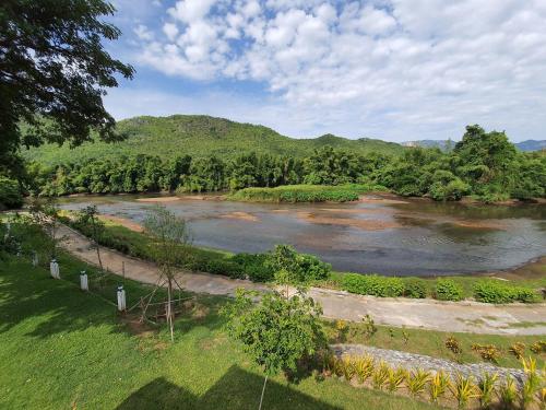 Aekpailin River Kwai Resort