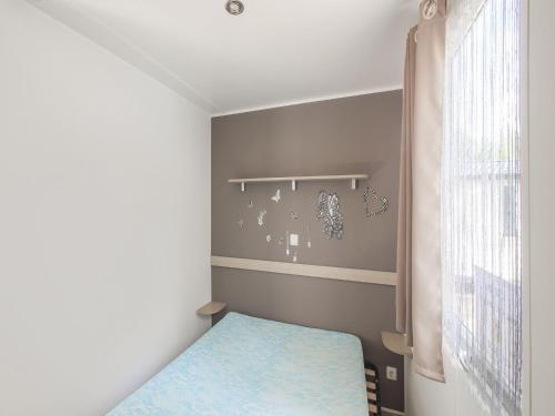 Urbane Mobile Home in Saint Jean de Monts with Jacuzzi - image 6