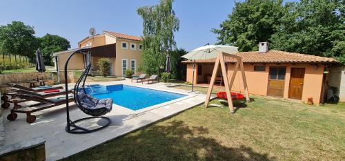 Sunny Garden Villa with Pool - Accommodation - Loborika