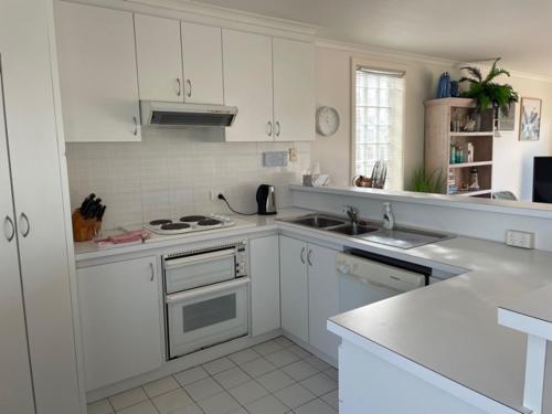 The Esplanade Holiday Home in Indented Head