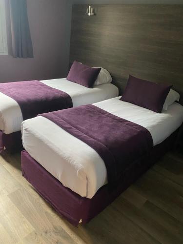 2 twin beds