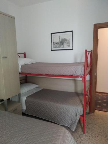 Quadruple Room image 6