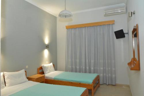 2 bedrooms, 4 beds