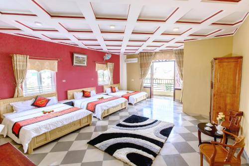3 queen beds