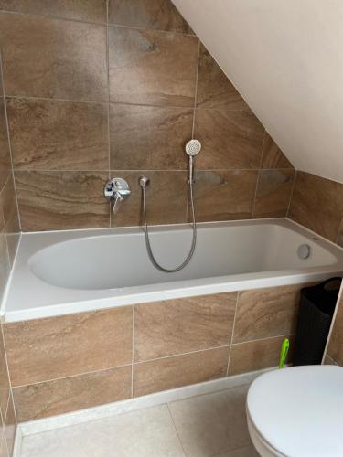 Fürdőszoba, Casa Andrea 3 Zimmer Wohnung im 2ten Stock in Wallersdorf (Bajorország)