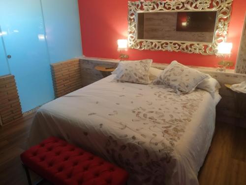 Zimmer mit Kingsize-Bett und Whirlpool Hotel Real Posada De Liena 3