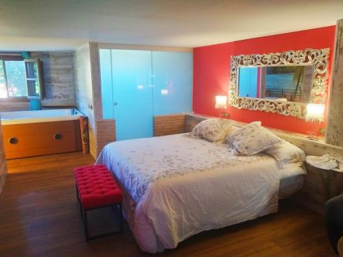 Zimmer mit Kingsize-Bett und Whirlpool Hotel Real Posada De Liena 6