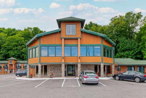 Econo Lodge Lakeview - Hotel - Marquette Mountain