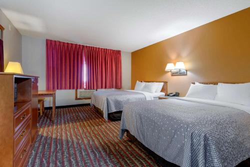 Quadruple Room with Two Double Beds and Lake View - Non-Smoking