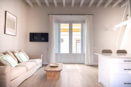G12 Trendy and Comfy bright loft meters from Bullring and Trianas bridge, Galera street, Sevilla