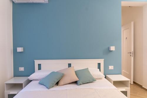 1 king bed, 1 twin bed