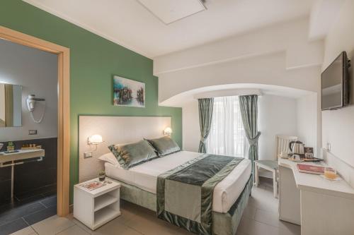 Trevi Palace Hotel - image 13