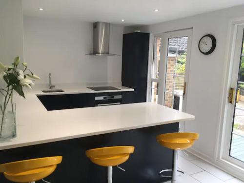 Modern Family House Nearby Goodwood Events & Chichester gîte à louer Lavant