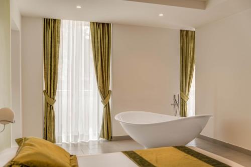Trevi Palace Hotel - image 7