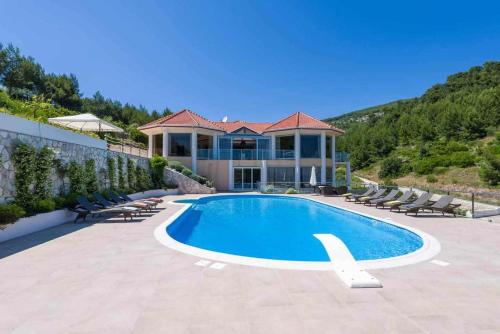 Luxury Villa La Isla Korcula with private pool by the sea