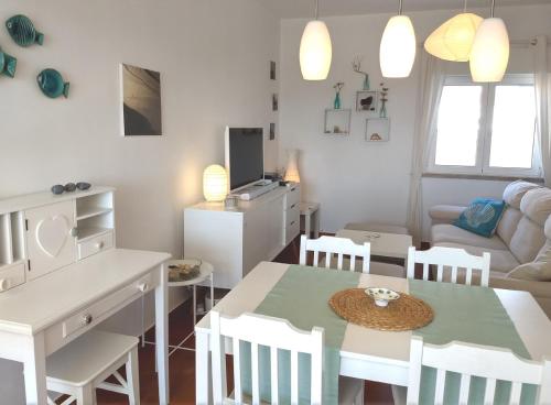  Love Nest - sunny ocean view apartment close to Arrifana beach, Unterkunft in Aljezur