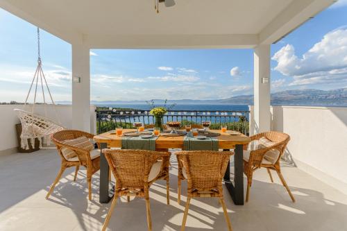Holiday Home Nono Ante with heated pool – khách sạn tại Splitska