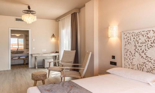 Double or Twin Room with Pool View (2 Adults + 1 Child) image 10