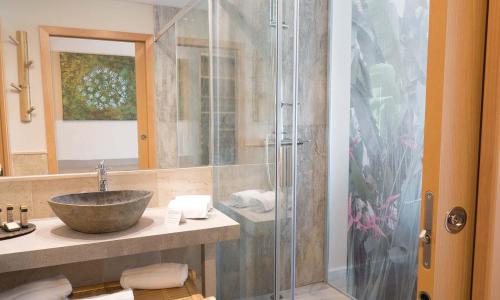 Double or Twin Room with Pool View (2 Adults + 1 Child) image 7