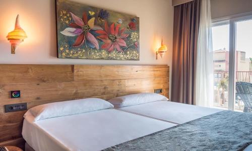 Deluxe Double or Twin Room with Pool View image 4