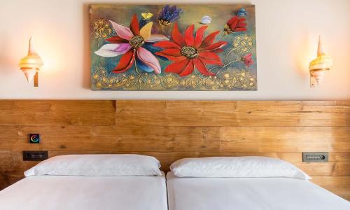 Deluxe Double or Twin Room with Pool View image 3