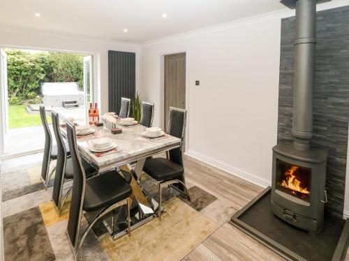 Bwthyn Eirlys Snowdrop Cottage in كيميس بي
