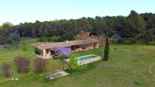  4 bedrooms villa with private pool enclosed garden and wifi at Camallera, Pension in Camallera bei Parets dEmpordà