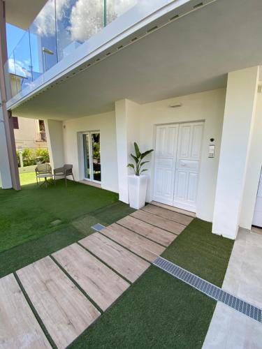 Apartment with Garden View