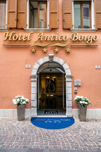 Hotel Antico Borgo in Riva del Garda