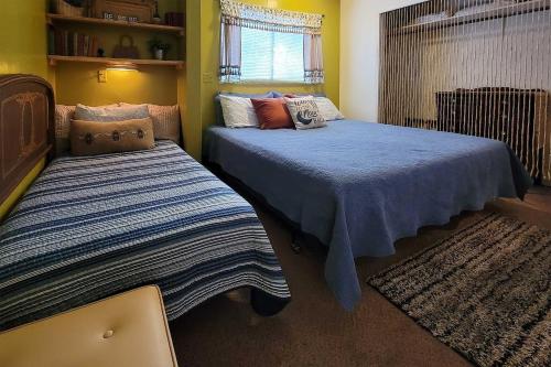 The Bees Knees Cottage Less Than 3 Mi to Wineries! - image 2