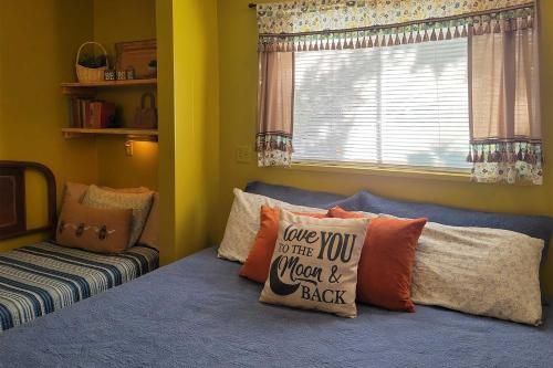 Quaint and Cozy Cottage 3 Mi to Palisade Wineries! Quaint and Cozy Cottage 3 Mi to Palisade Wineries!